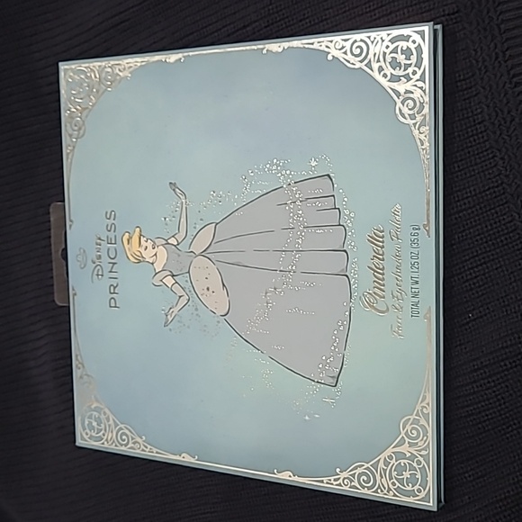 Disney Princess Cinderella Face and Eye Shadow Palette Highlighter Blush 22shade - Picture 1 of 11